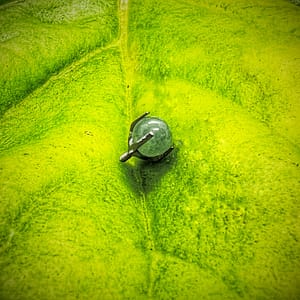 Bola de piedra de luna engastada en titanio grado implante 1,2mm