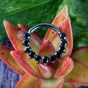 Aro clicker de titanio grado implante con circonitas negras frontales de 1,2x8mm