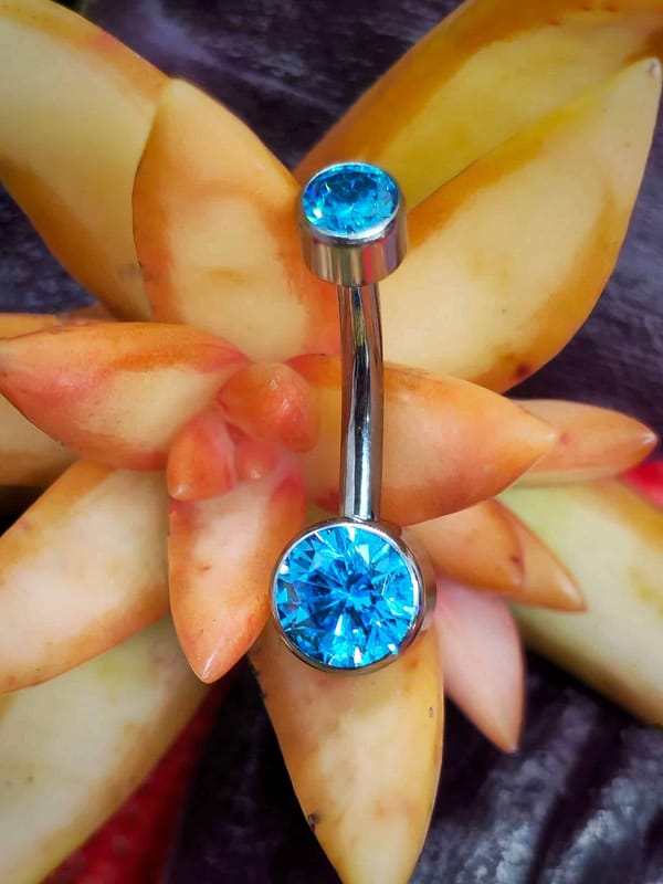 Piercing de ombligo de titanio grado implante y circonitas azules 1,6mm