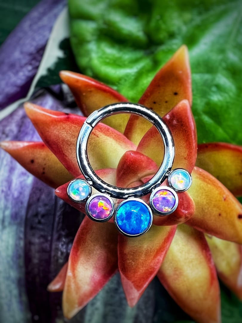 Aro de titanio grado implante con corona de ópalos de 1,2x8mm